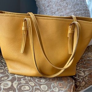 Handbag/tote by Urban Expressions